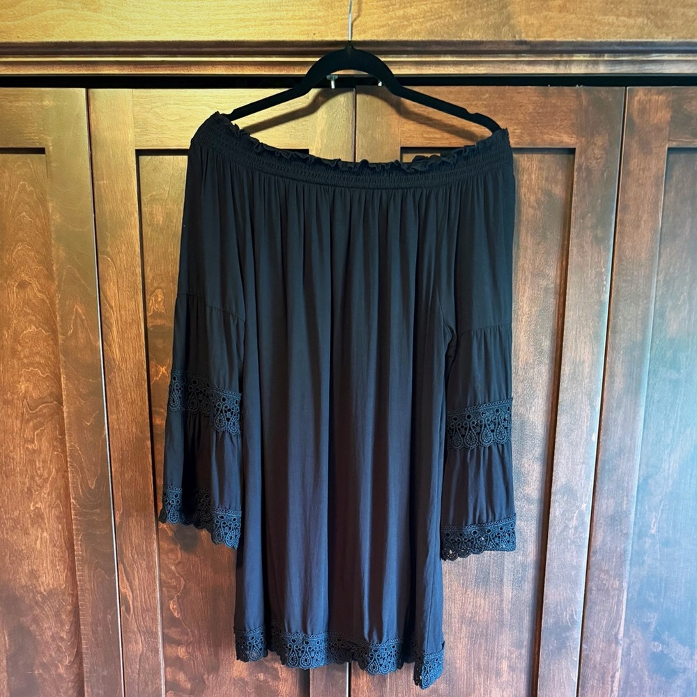 Elegant Black Lace Trim Tunic